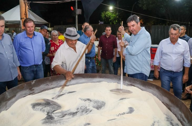 Riedel prestigia festa e garante parceria nas obras do município de Anastácio