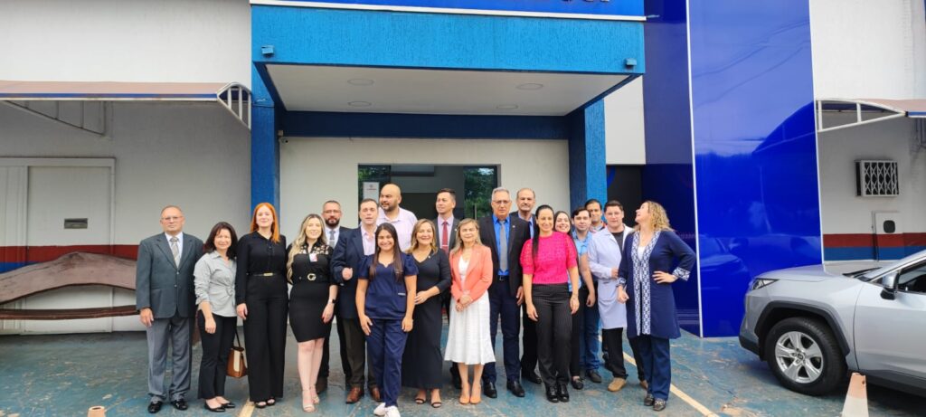 O embaixador do Paraguai no Brasil, Juan Angel Degadillo Franco, visitou o Centro Tecnológico da Universidade Central do Paraguai (UCP) em Pedro Juan Caballero nesta quarta-feira (24)