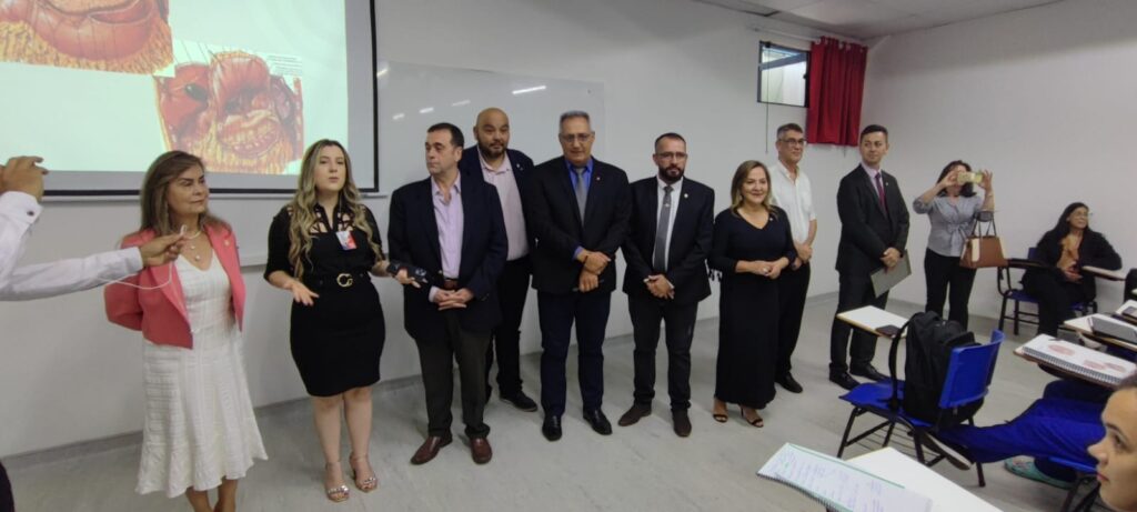 O embaixador do Paraguai no Brasil, Juan Angel Degadillo Franco, visitou o Centro Tecnológico da Universidade Central do Paraguai (UCP) em Pedro Juan Caballero nesta quarta-feira (24)